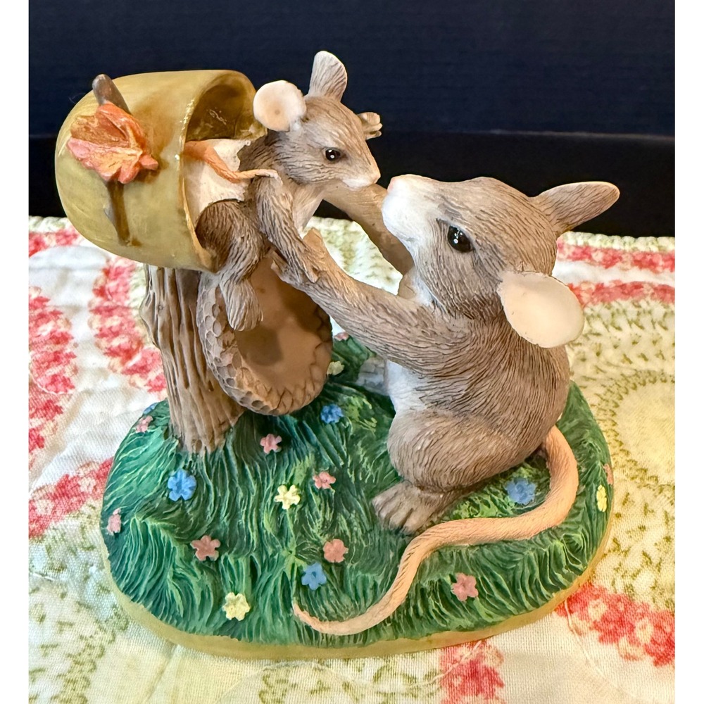 Charming Tails Fitz Floyd New Arrival Figurine Mouse Walnut 97/717 Dean Griff